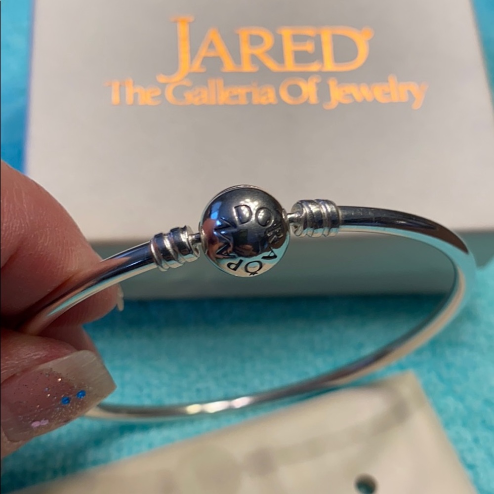 PANDORA 925 STERLING BANGLE BRACELET& 6 CHARMS - Picture 3 of 13